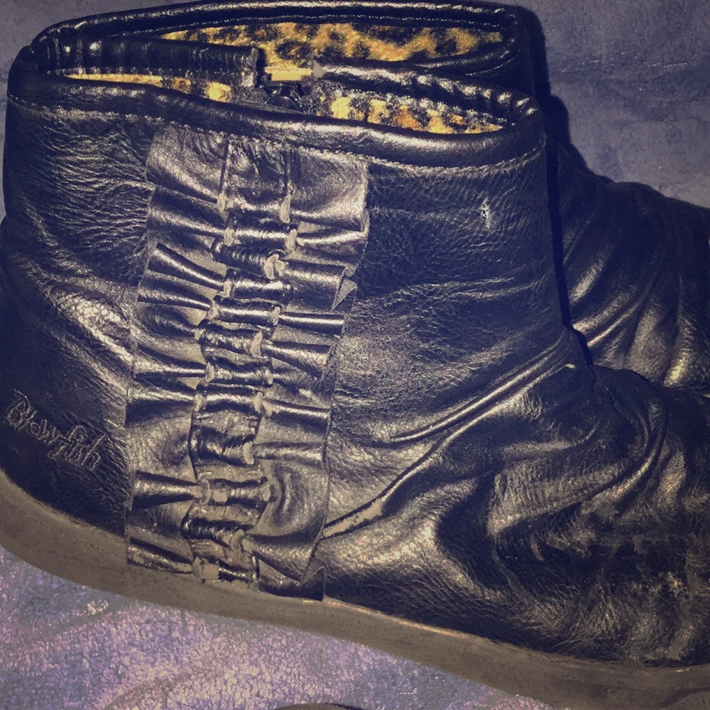 Black short cut boots